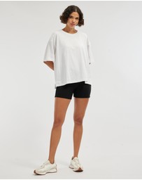 Amelius - Leah Boyfriend Tee