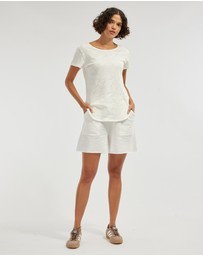 Amelius - Fallon Rounded Hem Tee