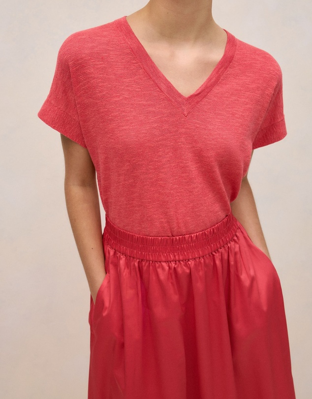 Trenery - Linen Cotton Relaxed V Neck T-shirt in Crimson