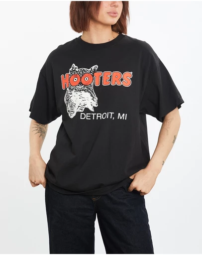 Vintage by The Real Deal - Pre Loved - Vintage Hooters Tee