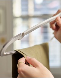 Joseph Joseph - Orderly™ Set of 5 Anti-Tangle Clothes Hangers