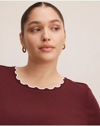 Forever New Curve - Rebecca Curve Scallop Trim T-shirt
