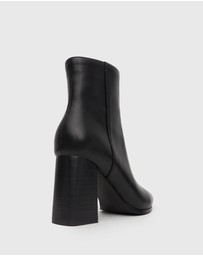 Betts - Max Pointed Toe Ankle Boots