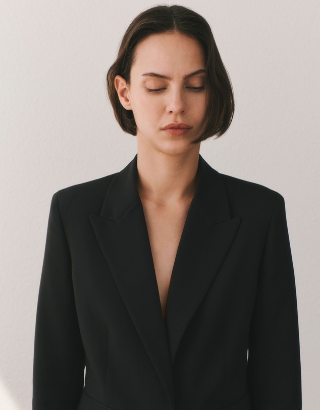 Trenery - Single Breasted Cropped Blazer in Black