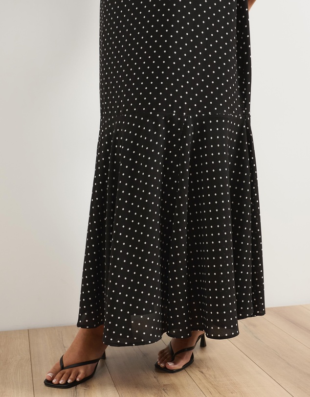 Atmos&Here Curvy - Tasha Flutter Sleeve Maxi Dress