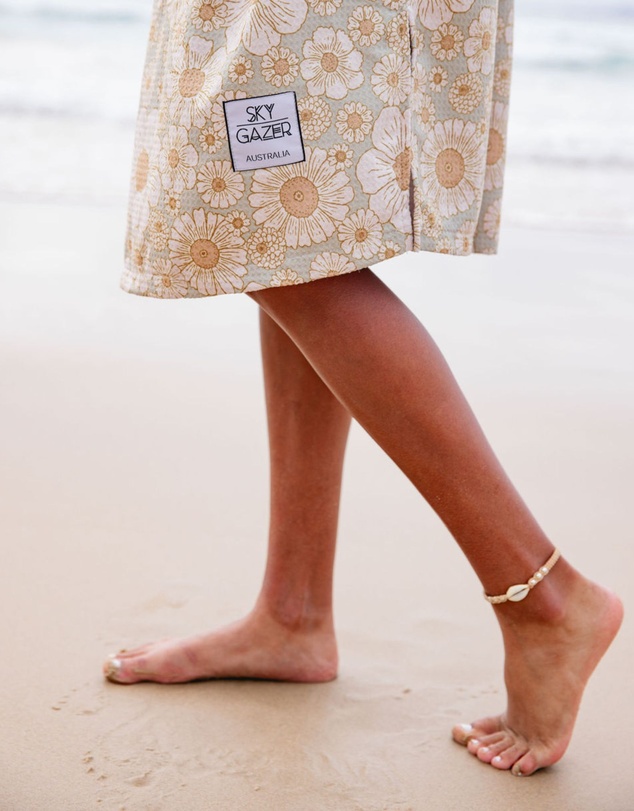Sky Gazer - Poncho- Casuarina