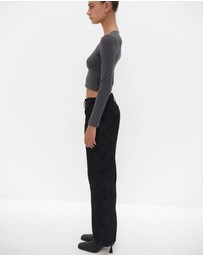 Style Addict - Straight Leg Jeans