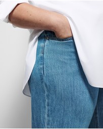 Commonry - The High Rise Crop Girlfriend Jean