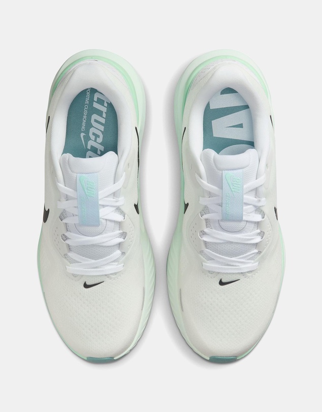 Nike - Structure 26 - Women's