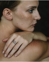 Haze & Glory - ICONIC EXCLUSIVE - Ring Oval Synthetic Sapphire with Pink Gems 925 Sterling Silver