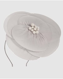 Max Alexander - Silver Flower Racing Fascinator