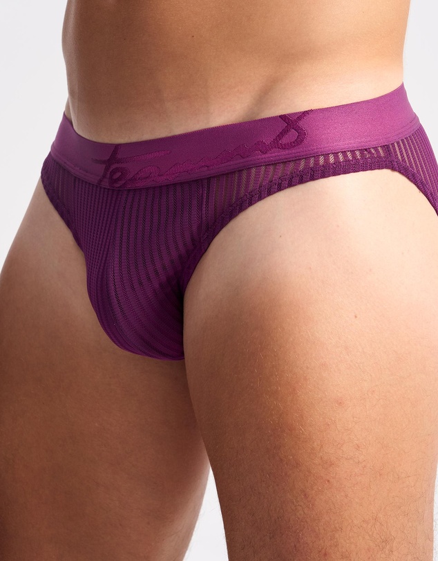 TEAMM8 - Casanova Brief