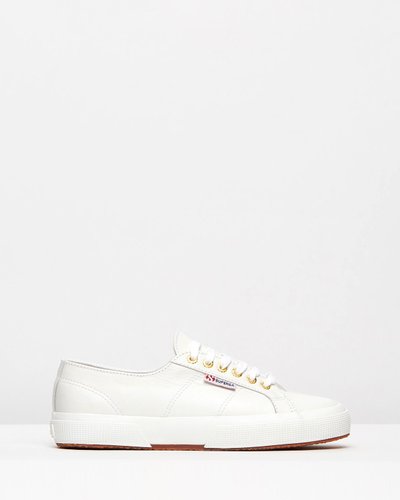 2750 - THE ICONIC EXCLUSIVE