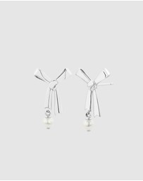 Karen Walker - Pearl Bow Studs