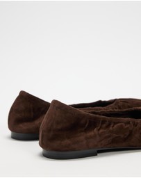 Atmos&Here - Amber Round Toe Suede Ballet Flats