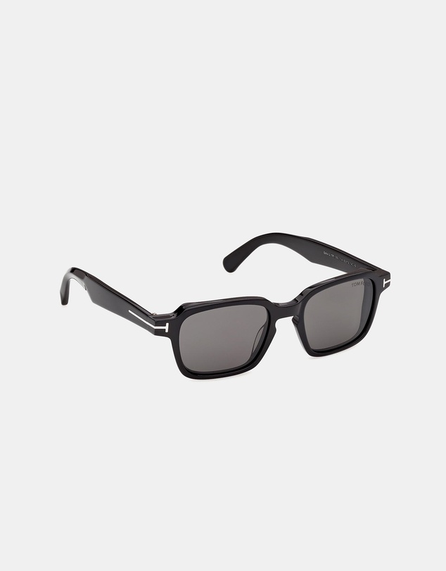 Tom Ford - Ezra-02