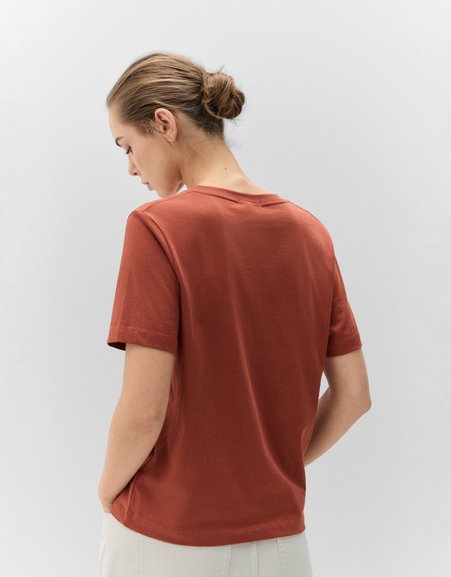 UNISON - The Classic V Neck Tee