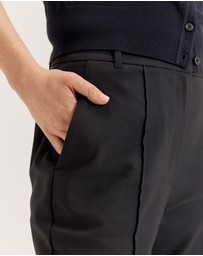 Review - Arianna Pant