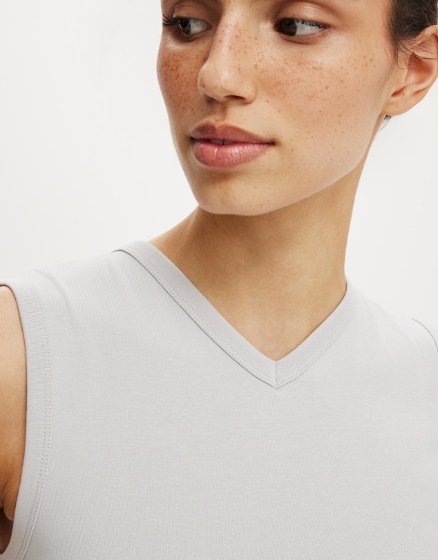 Cotton On - 90S V Neck Tank