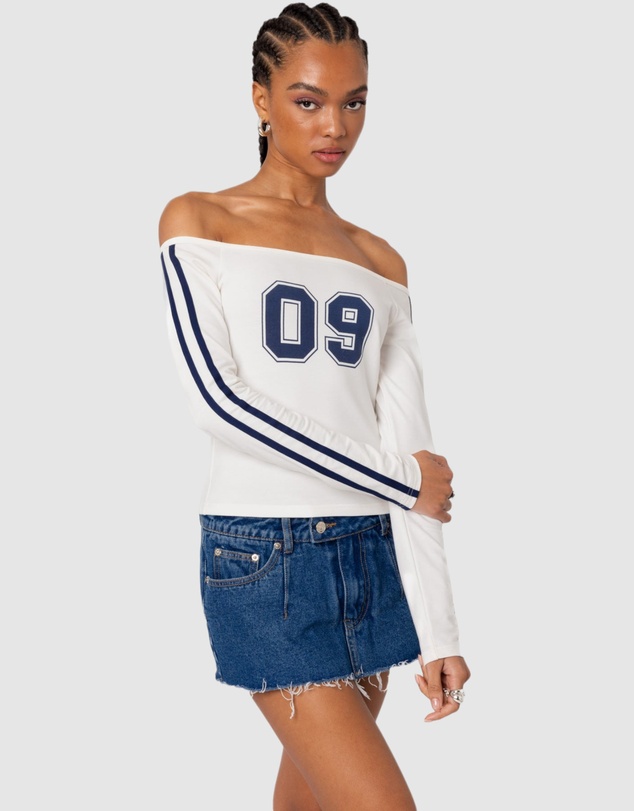 EDIKTED - 90'S Off Shoulder Long Sleeve T Shirt
