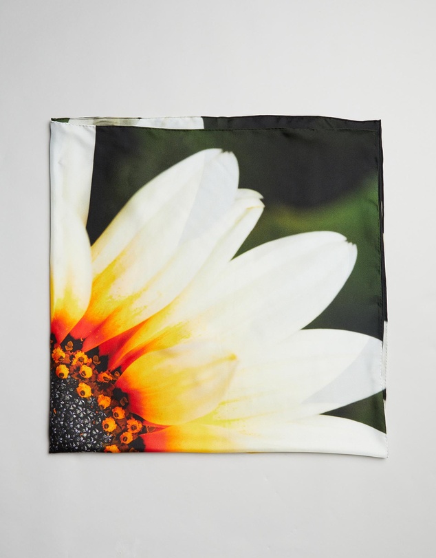 Lindsay Nicholas New York - African Daisy Bloom Silk Scarf