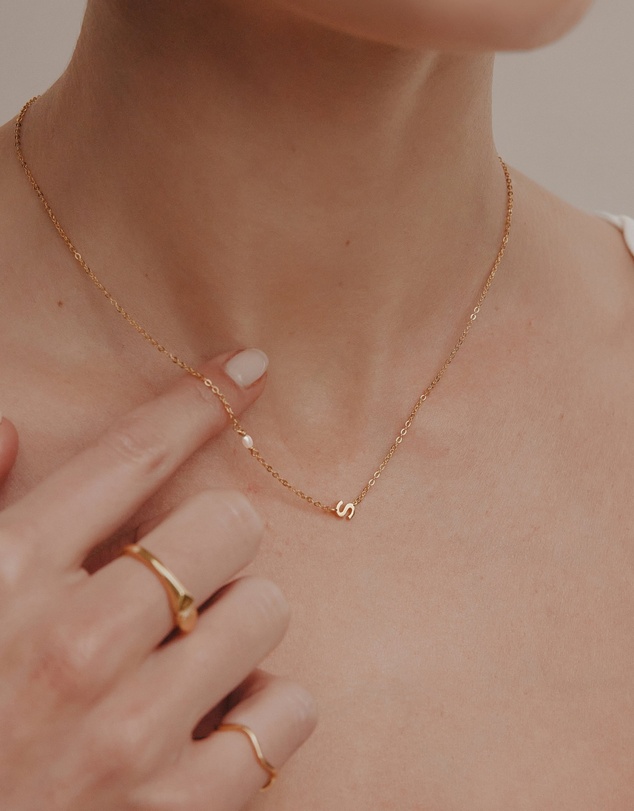 SAINT VALENTINE - Pearl Letter Necklace - Gold