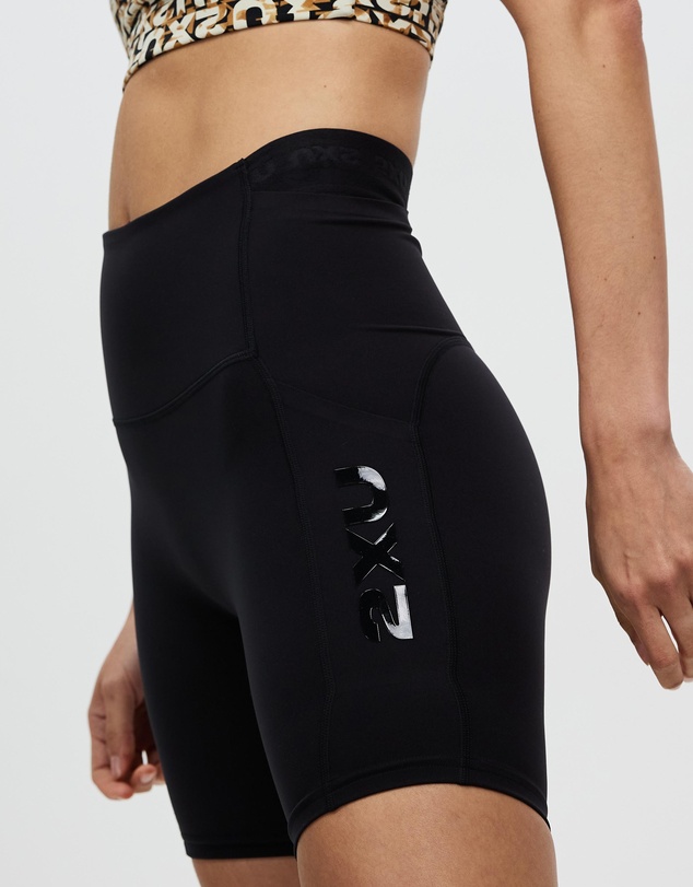 2XU - Form Stash Hi-Rise 6 Inch Compression Shorts with Pockets