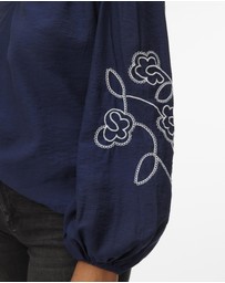 Vero Moda - Anya Embroidered Top