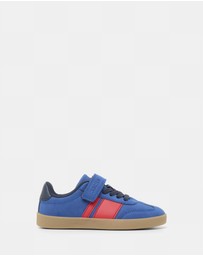 Kicks - Kennedy