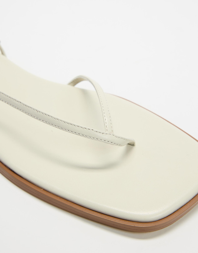 AERE - Clover Leather Thong Sandals - Women's