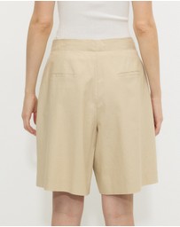 Calli - Harp Tuck Front Shorts