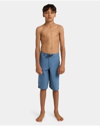 Quiksilver - Boys 8 to 16 Surfsilk Core 19