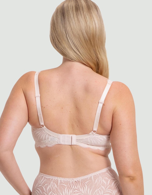 Triumph - Essential Lace Balconette Bra