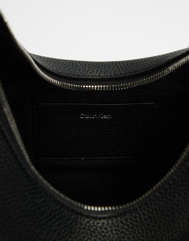 Calvin Klein - Emblem HW Pebble Top Zip Hobo
