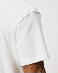 Deus Ex Machina - Pill Logo Tee