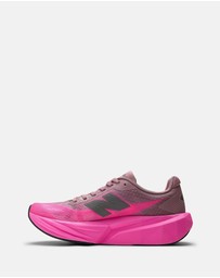 New Balance - FuelCell Rebel v5 (Wide Fit) - Women's