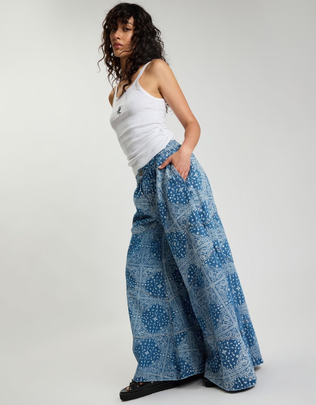 ONE TEASPOON - Daddios Low Waist Super Wide Leg Denim Jeans - Aegean Paisley Blue