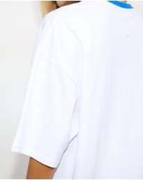 Dazie - Apres Ski Club Oversized Graphic Tee