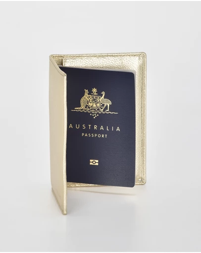 Cobb & Co - Billy Metallic Leather RFID Passport Holder