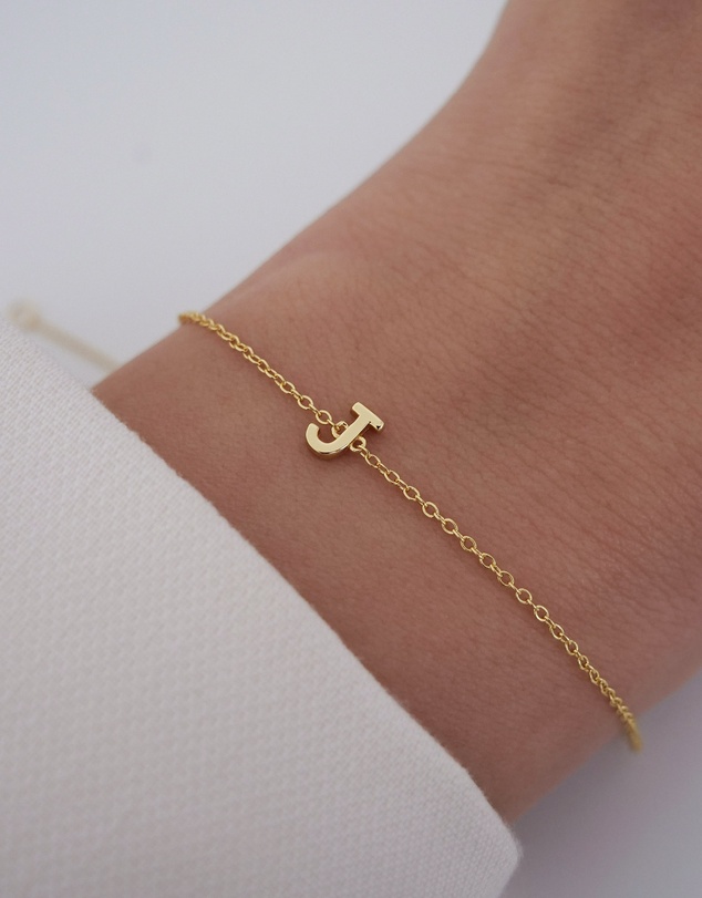 The Silver Collective - Petite A-Z Letter Bracelet Gold - J