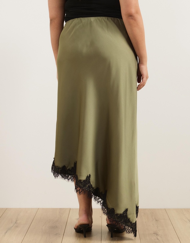 Atmos&Here Curvy - Leoni Asymmetric Lace Satin Skirt