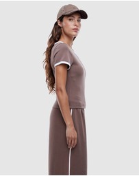 ENA PELLY - Elly Fitted Tee