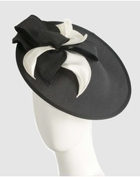 Max Alexander - Black Cream Plate Racing Fascinator