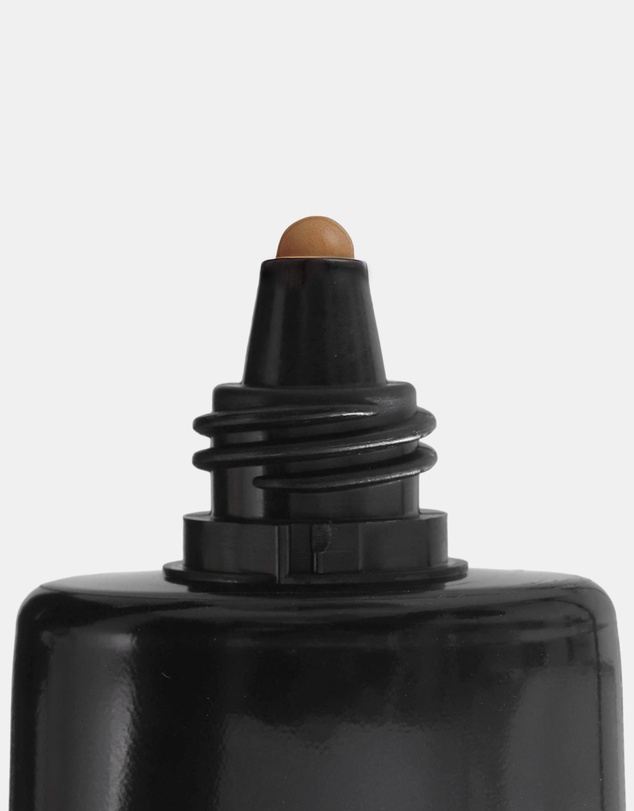 Napoleon Perdis - Stroke of Genius Liquid Cashmere Foundation SPF30 Look 3