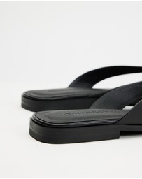 Atmos&Here - Dasha Leather Thong Sandals