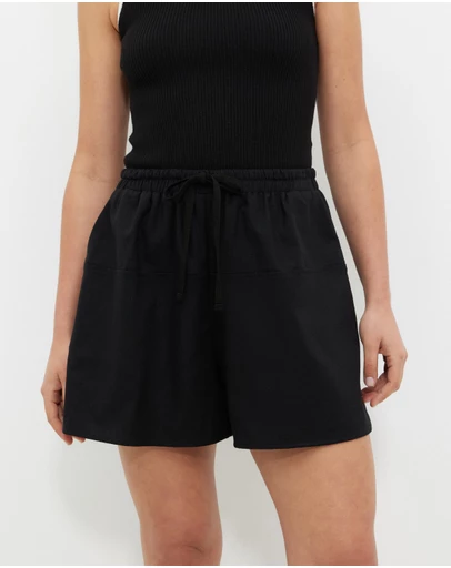 Calli - Seamed Shorts