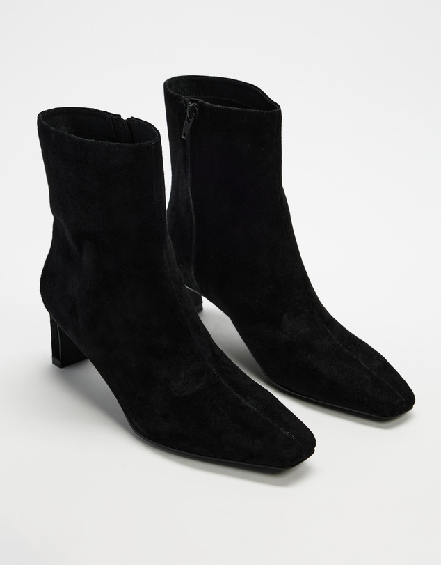 AERE - Isabel Heeled Leather Ankle Boots