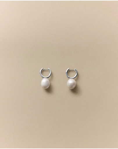 Trenery - Elsa Pearl Hoop Earrings in Silver