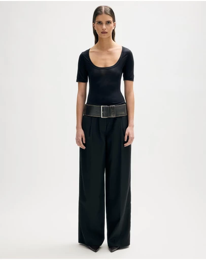 Minima Esenciales - Lorie Scoop Neck Sheer Tee