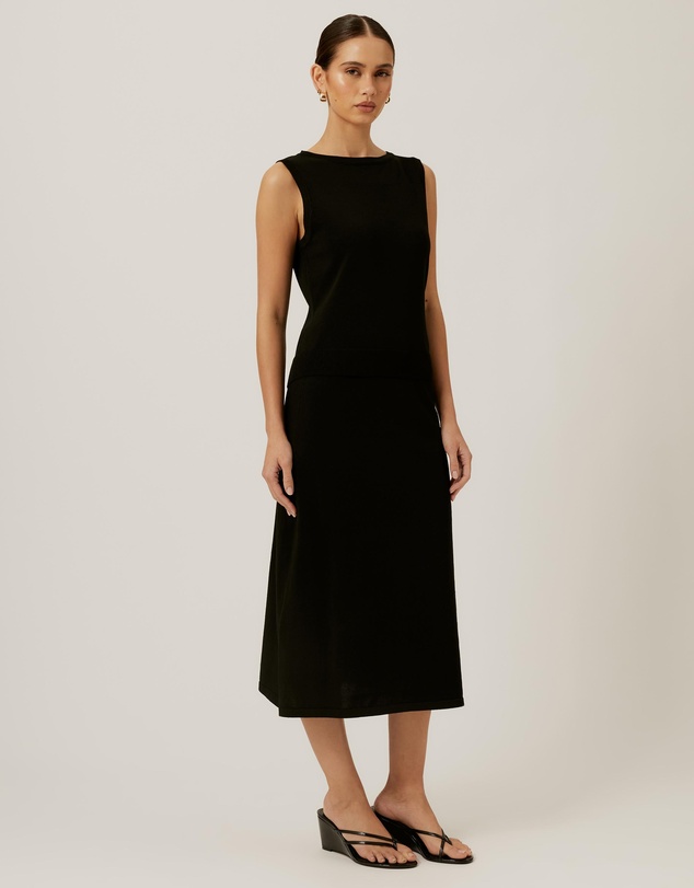 Tussah - Boat Neck Sleeveless Knit Top